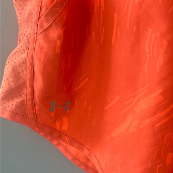 Under Armour Women's Vibrant Orange Athletic Shorts Size XS - Picture 3 of 7